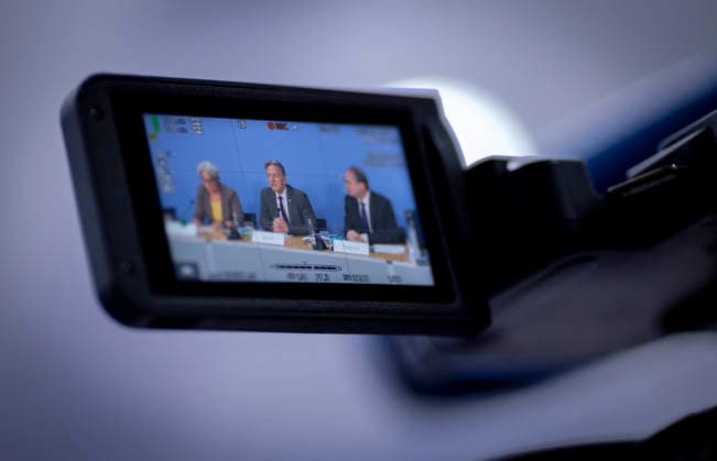 (L-R) Kerstin Claus, Unabhaengige Bundesbeauftragte gegen sexuellen Missbrauch von Kindern und Jugendlichen (UBSKM), Holger Muench, Praesident des Bundeskriminalamtes (BKA) und Alexander Dobrindt, Bundesministerium des Innern, aufgenommen im Rahmen einer Bundespressekonferenz zum Bundeslagebild Sexualdelikte zum Nachteil von Kindern und Jugendlichen 2025 in Berlin, 21.07.2026 *** L R Kerstin Claus, Independent Federal Commissioner for the Protection of Children and Adolescents against Sexual Abuse (UBSKM), Holger Muench, President of the Federal Criminal Police Office (BKA), and Alexander Dobrindt, Federal Ministry of the Interior, photographed during a federal press conference on the 2025 Federal Report on Sexual Offenses Against Childr Copyright: xJulianexSonntagx