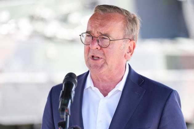 21.07.2026, xydrx, Besuch des Bundesminister der Verteidigung beim Versorgungsbataillon 7 der Bundeswehr, Glückauf-Kaserne Unna: Boris Pistorius (Bundesministerium der Verteidigung) *** July 21, 2026, xydrx, Visit by the Federal Minister of Defense to Supply Battalion 7 of the Bundeswehr, Glückauf Barracks, Unna Boris Pistorius Federal Ministry of Defense Copyright: HMBxMedia YannisxDreimann