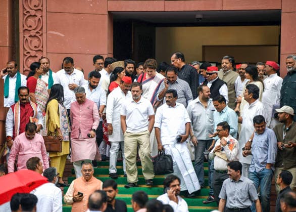 Lok Sabha LoP Rahul Gandhi with Congress MP Priyanka Gandhi and other MPs at the Parliament premises during the Monsoon Session New Delhi, Jul 21 (ANI): Lok Sabha LoP Rahul Gandhi with Congress MP Priyanka Gandhi and other MPs at the Parliament premises during the Monsoon Session, in New Delhi on Tuesday. New Delhi Delhi India Copyright: xANIx ANI_20260721144