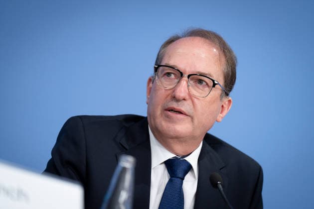 Bundeslagebild Sexualdelikte zum Nachteil von Kindern und Jugendlichen 2025 Bundeslagebild Sexualdelikte zum Nachteil von Kindern und Jugendlichen 2025 , Berlin, Bundespressekonferenz, Bundesinnenminister, Alexander Dobrindt, Holger Münch, Präsident, Bundeskriminalamt, BKA, Kerstin Claus, Unabhängige Bundesbeauftragte gegen sexuellen Missbrauch von Kindern und Jugendlichen Berlin Berlin GER *** Federal Report on Sexual Offenses Against Children and Adolescents 2025 Federal Report on Sexual Offenses Against Children and Adolescents 2025, Berlin, Federal Press Conference, Federal Minister of the Interior, Alexander Dobrindt, Holger Münch, President, Federal Criminal Police Office (BKA), Kerstin Claus, Independent Federal Commissioner
