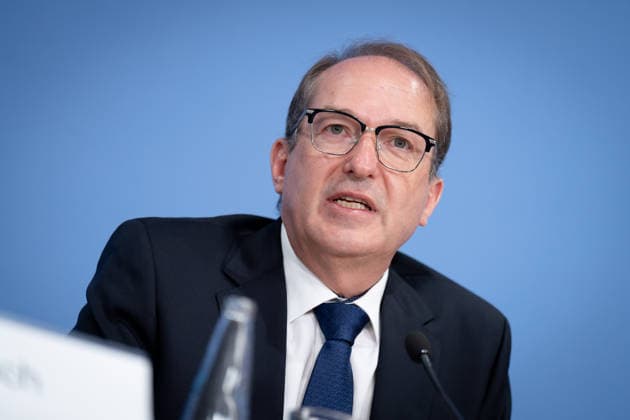 Bundeslagebild Sexualdelikte zum Nachteil von Kindern und Jugendlichen 2025 Bundeslagebild Sexualdelikte zum Nachteil von Kindern und Jugendlichen 2025 , Berlin, Bundespressekonferenz, Bundesinnenminister, Alexander Dobrindt, Holger Münch, Präsident, Bundeskriminalamt, BKA, Kerstin Claus, Unabhängige Bundesbeauftragte gegen sexuellen Missbrauch von Kindern und Jugendlichen Berlin Berlin GER *** Federal Report on Sexual Offenses Against Children and Adolescents 2025 Federal Report on Sexual Offenses Against Children and Adolescents 2025, Berlin, Federal Press Conference, Federal Minister of the Interior, Alexander Dobrindt, Holger Münch, President, Federal Criminal Police Office (BKA), Kerstin Claus, Independent Federal Commissioner