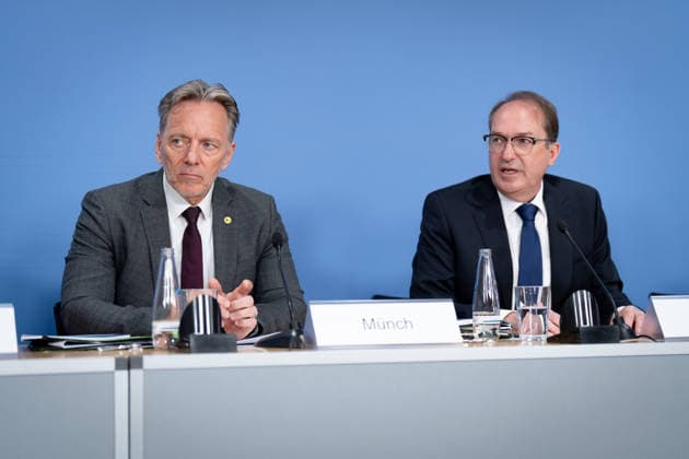 Bundeslagebild Sexualdelikte zum Nachteil von Kindern und Jugendlichen 2025 Bundeslagebild Sexualdelikte zum Nachteil von Kindern und Jugendlichen 2025 , Berlin, Bundespressekonferenz, Bundesinnenminister, Alexander Dobrindt, Holger Münch, Präsident, Bundeskriminalamt, BKA Berlin Berlin GER *** National Report on Sexual Offenses Against Children and Adolescents 2025 National Report on Sexual Offenses Against Children and Adolescents 2025, Berlin, Federal Press Conference, Federal Minister of the Interior, Alexander Dobrindt, Holger Münch, President, Federal Criminal Police Office (BKA), Berlin, Berlin, GER