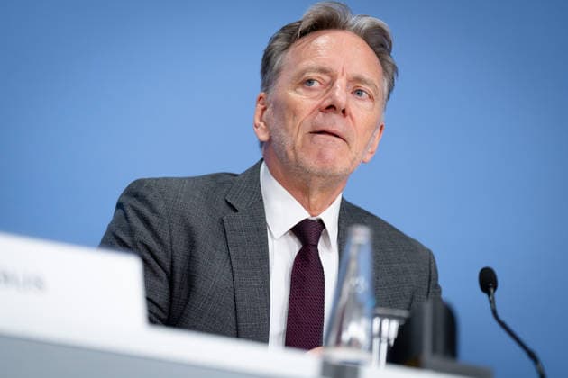 Holger Münch, Präsident, Bundeskriminalamt, BKA Bundeslagebild Sexualdelikte zum Nachteil von Kindern und Jugendlichen 2025 , Berlin, Bundespressekonferenz, Holger Münch, Präsident, Bundeskriminalamt, BKA Berlin Berlin GER *** Holger Münch, President, Federal Criminal Police Office (BKA), BKA National Report on Sexual Offenses Against Children and Adolescents 2025, Berlin, Federal Press Conference, Holger Münch, President, Federal Criminal Police Office (BKA), Berlin, Berlin, GER
