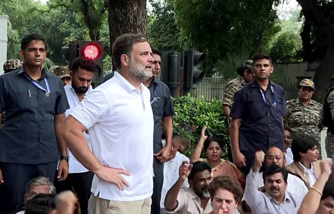 RECORD DATE NOT STATED Congress protests at Lok Kalyan Marg, demanding the resignations of PM Modi and Dharmendra Pradhan New Delhi, Jul 21 (ANI): Lok Sabha LoP Rahul Gandhi, with party leaders Priyanka Gandhi Vadra and others, holds a protest at Lok Kalyan Marg, demanding the resignations of Prime Minister Narendra Modi and Education Minister Dharmendra Pradhan, in New Delhi on Tuesday. (ANI Video Grab) NEW DELHI Delhi India Copyright: xANIx ANI_20260721268