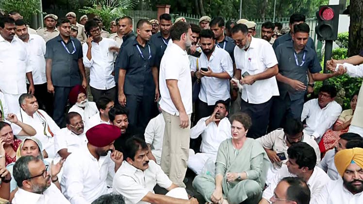 RECORD DATE NOT STATED Congress protests at Lok Kalyan Marg, demanding the resignations of PM Modi and Dharmendra Pradhan New Delhi, Jul 21 (ANI): Lok Sabha LoP Rahul Gandhi, with Congress leaders Priyanka Gandhi Vadra, KC Venugopal, and others, holds a protest at Lok Kalyan Marg, demanding the resignations of Prime Minister Narendra Modi and Education Minister Dharmendra Pradhan, in New Delhi on Tuesday. (ANI Video Grab) NEW DELHI Delhi India Copyright: xANIx ANI_20260721273