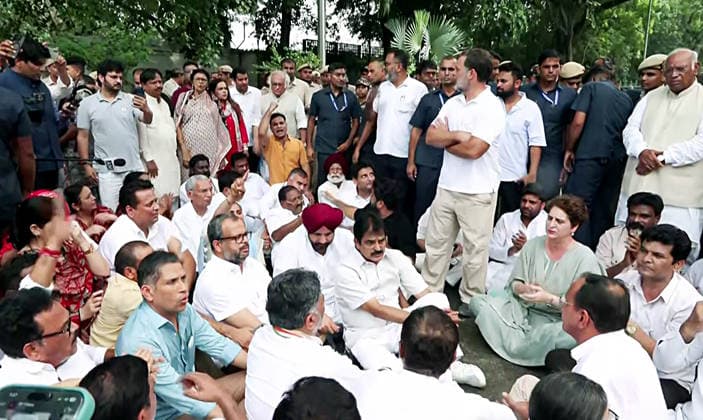 RECORD DATE NOT STATED Congress protests at Lok Kalyan Marg, demanding the resignations of PM Modi and Dharmendra Pradhan New Delhi, Jul 21 (ANI): Lok Sabha LoP Rahul Gandhi, with Congress leaders Priyanka Gandhi Vadra, KC Venugopal, and others, holds a protest at Lok Kalyan Marg, demanding the resignations of Prime Minister Narendra Modi and Education Minister Dharmendra Pradhan, in New Delhi on Tuesday. (ANI Video Grab) NEW DELHI Delhi India Copyright: xANIx ANI_20260721283