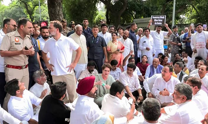 RECORD DATE NOT STATED Congress protests at Lok Kalyan Marg, demanding the resignations of PM Modi and Dharmendra Pradhan New Delhi, Jul 21 (ANI): Lok Sabha LoP Rahul Gandhi, with Congress leaders Priyanka Gandhi Vadra, KC Venugopal, and others, holds a protest at Lok Kalyan Marg, demanding the resignations of Prime Minister Narendra Modi and Education Minister Dharmendra Pradhan, in New Delhi on Tuesday. (ANI Video Grab) NEW DELHI Delhi India Copyright: xANIx ANI_20260721288