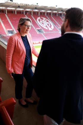 Stefanie Hubig (SPD), Bundesministerin fuer Justiz und Verbraucherschutz, besucht besucht den FC Mainz 05 21.07.2026. Fotografiert im Auftrag des Bundesjustizministeriums Mainz Deutschland *** Stefanie Hubig (SPD), Federal Minister of Justice and Consumer Protection, visits FC Mainz 05 on July 21, 2026. Photographed on behalf of the Federal Ministry of Justice, Mainz, Germany Copyright: xThomasxImo BMJx