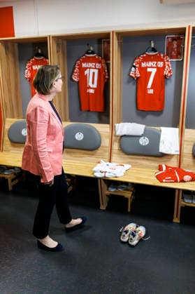 Stefanie Hubig (SPD), Bundesministerin fuer Justiz und Verbraucherschutz, besucht besucht den FC Mainz 05 21.07.2026. Fotografiert im Auftrag des Bundesjustizministeriums Mainz Deutschland *** Stefanie Hubig (SPD), Federal Minister of Justice and Consumer Protection, visits FC Mainz 05 on July 21, 2026. Photographed on behalf of the Federal Ministry of Justice, Mainz, Germany Copyright: xThomasxImo BMJx