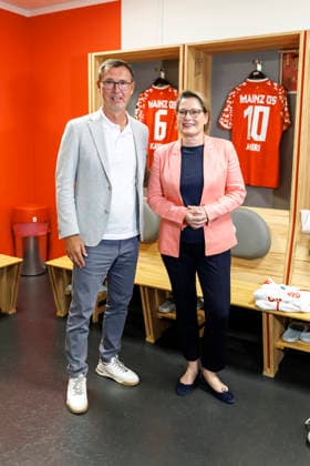Stefanie Hubig (SPD), Bundesministerin fuer Justiz und Verbraucherschutz, besucht besucht den FC Mainz 05. hier mit Stefan Hofmann Vereins- und Vorstandsvorsitzender vom 1. FSV MAINZ 05 E.V.. 21.07.2026. Fotografiert im Auftrag des Bundesjustizministeriums Mainz Deutschland *** Stefanie Hubig (SPD), Federal Minister of Justice and Consumer Protection, visits FC Mainz 05 here with Stefan Hofmann, club president and chairman of the board of 1 FSV MAINZ 05 e.V., on July 21, 2026. Photographed on behalf of the Federal Ministry of Justice, Mainz, Germany. Copyright: xThomasxImo BMJx