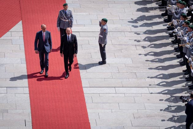 Präsident, Aserbaidschan, Ilham Alijew, Friedrich Merz, Bundeskanzler Berlin, Bundeskanzleramt, Militärische Ehren, Präsident, Aserbaidschan, Ilham Alijew, Friedrich Merz, Bundeskanzler Berlin Berlin GER *** President of Azerbaijan, Ilham Aliyev, Friedrich Merz, Federal Chancellor, Berlin, Federal Chancellery, Military Honors, President of Azerbaijan, Ilham Aliyev, Friedrich Merz, Federal Chancellor, Berlin, Berlin, GER