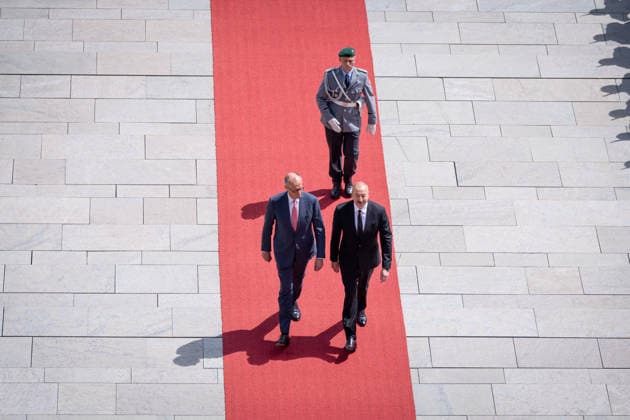 Präsident, Aserbaidschan, Ilham Alijew, Friedrich Merz, Bundeskanzler Berlin, Bundeskanzleramt, Militärische Ehren, Präsident, Aserbaidschan, Ilham Alijew, Friedrich Merz, Bundeskanzler Berlin Berlin GER *** President of Azerbaijan, Ilham Aliyev, Friedrich Merz, Federal Chancellor, Berlin, Federal Chancellery, Military Honors, President of Azerbaijan, Ilham Aliyev, Friedrich Merz, Federal Chancellor, Berlin, Berlin, GER
