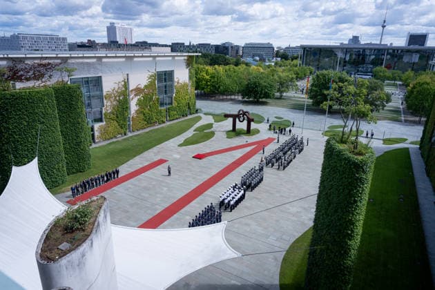Präsident, Aserbaidschan, Ilham Alijew, Friedrich Merz, Bundeskanzler Berlin, Bundeskanzleramt, Militärische Ehren, Präsident, Aserbaidschan, Ilham Alijew, Friedrich Merz, Bundeskanzler Berlin Berlin GER *** President of Azerbaijan, Ilham Aliyev, Friedrich Merz, Federal Chancellor, Berlin, Federal Chancellery, Military Honors, President of Azerbaijan, Ilham Aliyev, Friedrich Merz, Federal Chancellor, Berlin, Berlin, GER