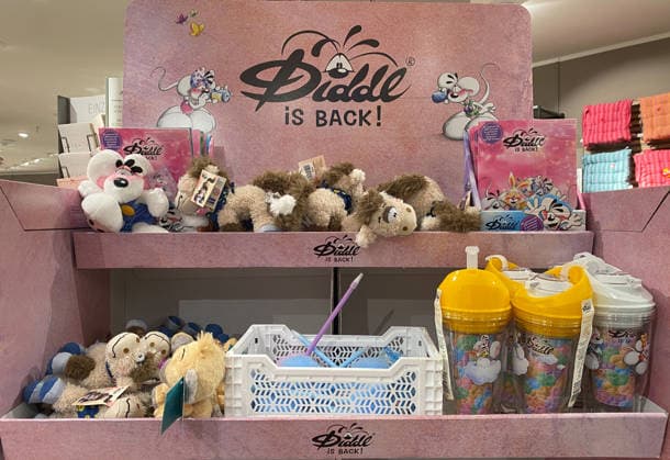 21.07.2026, Deutschland, NRW, Spielwaren, Geschenkartikel, Diddl is back - das Comeback der Plüsch-Maus hat einen neuen Hype ausgelöst, Deutschland *** July 21, 2026, Germany, North Rhine-Westphalia, Toys, Gift Items, Diddl is Back —the plush mouse s comeback has sparked a new craze, Germany Copyright: xD.xKerlekin SnowfieldxPhotographyx SF210726DiddlD3