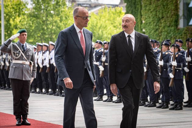 Berlin, Friedrich Merz trifft Ilham Alijew im Bundeskanzleramt Bundeskanzler Friedrich Merz (CDU) trifft Präsidenten der Republik Aserbaidschan Ilham Alijew am 21.07.2026 im Bundeskanzleramt in Berlin. Berlin Bundeskanzleramt Berlin Deutschland *** Berlin: Friedrich Merz Meets Ilham Aliyev at the Federal Chancellery; Federal Chancellor Friedrich Merz (CDU) meets with Ilham Aliyev, President of the Republic of Azerbaijan, on July 21, 2026, at the Federal Chancellery in Berlin; Berlin; Federal Chancellery; Berlin, Germany