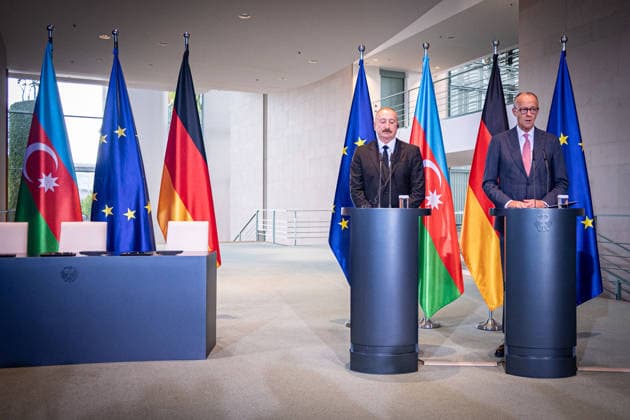 Berlin, Friedrich Merz trifft Ilham Alijew im Bundeskanzleramt Bundeskanzler Friedrich Merz (CDU) trifft Präsidenten der Republik Aserbaidschan Ilham Alijew am 21.07.2026 im Bundeskanzleramt in Berlin. Berlin Bundeskanzleramt Berlin Deutschland *** Berlin: Friedrich Merz Meets Ilham Aliyev at the Federal Chancellery; Federal Chancellor Friedrich Merz (CDU) meets with Ilham Aliyev, President of the Republic of Azerbaijan, on July 21, 2026, at the Federal Chancellery in Berlin; Berlin; Federal Chancellery; Berlin, Germany