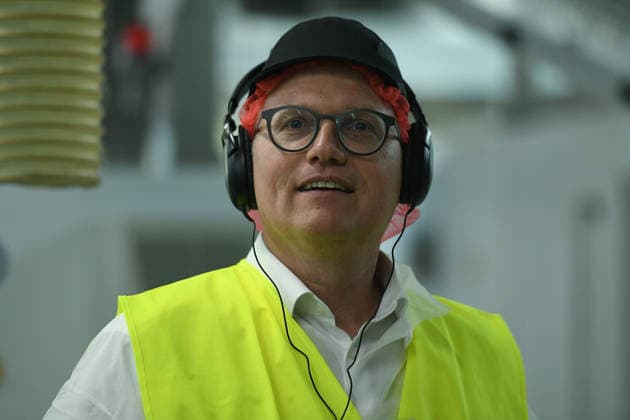 Jochen Ott auf NRW, jetzt erst gerecht! - Tour am 21.07.2026 im Coca-Cola Werk in Mönchengladbach Jochen Ott, Spitzenkandidat der NRWSPD, besichtigt am 21.07.2026 das Coca-Cola Werk in Mönchengladbach. *** Jochen Ott on the NRW, Now Is the Time for Justice Tour on July 21, 2026, at the Coca-Cola plant in Mönchengladbach. Jochen Ott, the lead candidate for the NRW SPD, will tour the Coca-Cola plant in Mönchengladbach on July 21, 2026. xRx