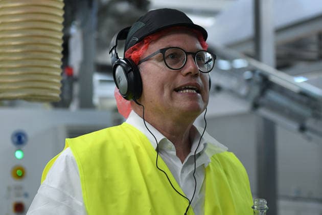 Jochen Ott auf NRW, jetzt erst gerecht! - Tour am 21.07.2026 im Coca-Cola Werk in Mönchengladbach Jochen Ott, Spitzenkandidat der NRWSPD, besichtigt am 21.07.2026 das Coca-Cola Werk in Mönchengladbach. *** Jochen Ott on the NRW, Now Is the Time for Justice Tour on July 21, 2026, at the Coca-Cola plant in Mönchengladbach. Jochen Ott, the lead candidate for the NRW SPD, will tour the Coca-Cola plant in Mönchengladbach on July 21, 2026. xRx