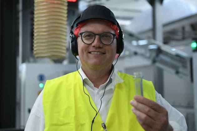 Jochen Ott auf NRW, jetzt erst gerecht! - Tour am 21.07.2026 im Coca-Cola Werk in Mönchengladbach Jochen Ott, Spitzenkandidat der NRWSPD, besichtigt am 21.07.2026 das Coca-Cola Werk in Mönchengladbach. *** Jochen Ott on the NRW, Now Is the Time for Justice Tour on July 21, 2026, at the Coca-Cola plant in Mönchengladbach. Jochen Ott, the lead candidate for the NRW SPD, will tour the Coca-Cola plant in Mönchengladbach on July 21, 2026. xRx