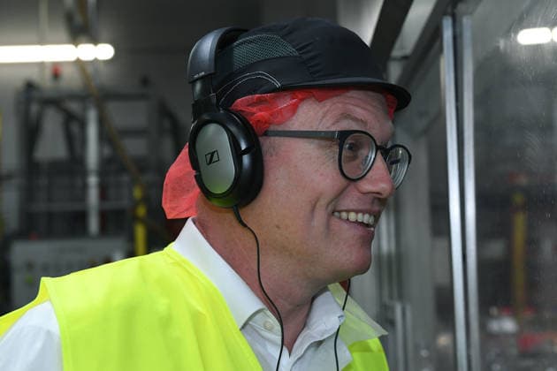 Jochen Ott auf NRW, jetzt erst gerecht! - Tour am 21.07.2026 im Coca-Cola Werk in Mönchengladbach Jochen Ott, Spitzenkandidat der NRWSPD, besichtigt am 21.07.2026 das Coca-Cola Werk in Mönchengladbach. *** Jochen Ott on the NRW, Now Is the Time for Justice Tour on July 21, 2026, at the Coca-Cola plant in Mönchengladbach. Jochen Ott, the lead candidate for the NRW SPD, will tour the Coca-Cola plant in Mönchengladbach on July 21, 2026. xRx
