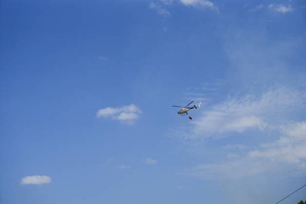 Wildfire Near Lisbon A firefighting helicopter drops water over a wildfire near Lisbon, Portugal, on July 21, 2026, as emergency crews work to contain the blaze amid high temperatures and dry conditions. Lisbon Portugal  Copyright: xLuisxBozax originalFilename: boza-notitle260721_npxQp.jpg