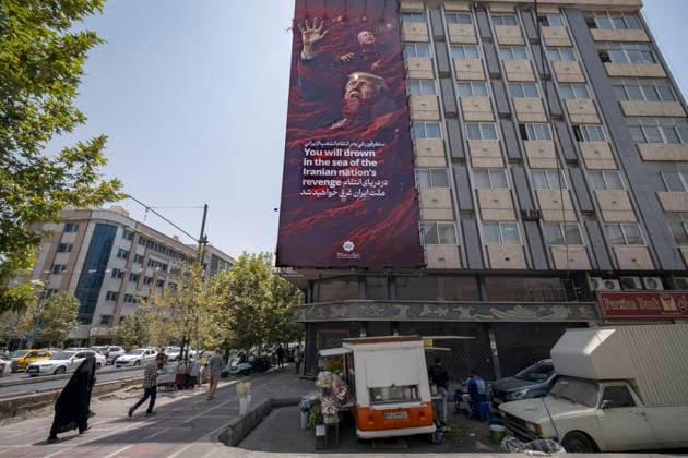 Anti‘Trump Messaging Appears On Billboards In Tehran Iranians walk beneath an anti-U.S.-Israeli billboard in downtown Tehran, Iran, on July 21, 2026, amid renewed conflicts between Iran and the United States in southern Iran. MORTEZA NIKOUBAZL NurPhoto Tehran Tehran Iran  Copyright: xMortezaxNikoubazlx originalFilename: nikoubazl-antitrum260721_npL6b.jpg