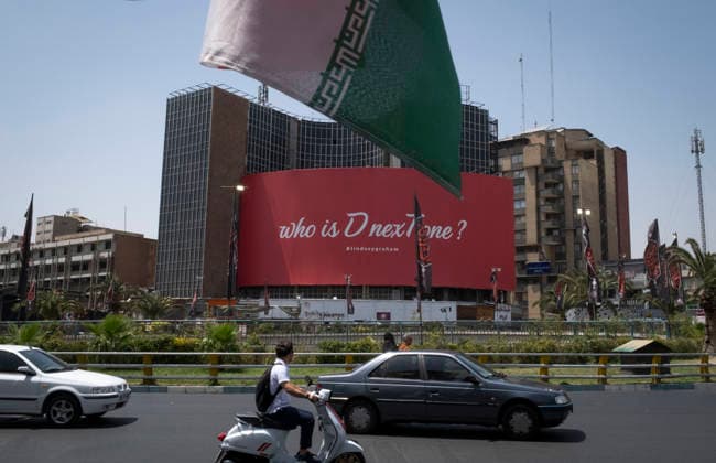 Anti‘Trump Messaging Appears On Billboards In Tehran Vehicles and a motorcycle move beneath an anti-U.S. President Donald Trump billboard in downtown Tehran, Iran, on July 21, 2026, amid renewed conflicts between Iran and the United States in southern Iran. MORTEZA NIKOUBAZL NurPhoto Tehran Tehran Iran  Copyright: xMortezaxNikoubazlx originalFilename: nikoubazl-antitrum260721_npnhv.jpg