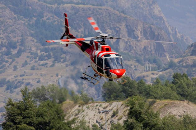 Argentiere La Bessee Wildfire - France A privately operated helicopter contracted by the French government lands to deploy firefighters on a reconnaissance mission during the wildfire near L Argentiere la Bessee, the reconnaissance team is inserted near the fire area to assess fire behavior and terrain conditions before ground operations continue, Hautes Alpes, France, July 21, 2026. Photo by Thibaut Durand ABACAPRESS.COM Argentiere La Besse Provence-Alpes-Cote d Azur France  Copyright: xDurandxThibaut ABACAx