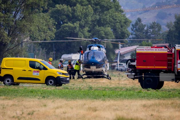 Argentiere La Bessee Wildfire - France A French Gendarmerie helicopter takes off to transport firefighters on a reconnaissance mission during the wildfire near L Argentiere la Bessee, reconnaissance teams are deployed to assess fire behavior and terrain conditions as emergency operations continue in the surrounding mountains, Hautes Alpes, France, July 21, 2026. Photo by Thibaut Durand ABACAPRESS.COM Argentiere La Besse Provence-Alpes-Cote d Azur France  Copyright: xDurandxThibaut ABACAx