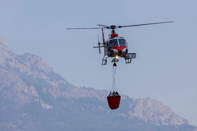 Argentiere La Bessee Wildfire - France A privately operated helicopter contracted by the French government lands to deploy firefighters on a reconnaissance mission during the wildfire near L Argentiere la Bessee, the reconnaissance team is inserted near the fire area to assess fire behavior and terrain conditions before ground operations continue, Hautes Alpes, France, July 21, 2026. Photo by Thibaut Durand ABACAPRESS.COM Argentiere La Besse Provence-Alpes-Cote d Azur France  Copyright: xDurandxThibaut ABACAx
