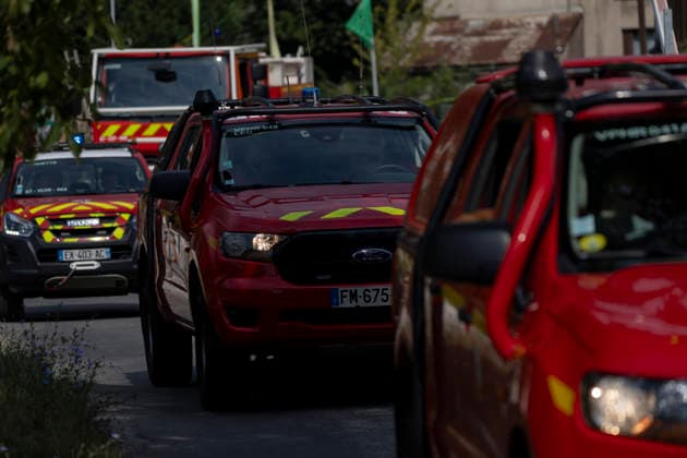 Argentiere La Bessee Wildfire - France Fire engines drive toward the wildfire near L Argentiere la Bessee, firefighters head to the front line as emergency operations continue to battle the blaze burning in the surrounding mountains, Hautes Alpes, France, July 21, 2026. Photo by Thibaut Durand ABACAPRESS.COM Argentiere La Besse Provence-Alpes-Cote d Azur France  Copyright: xDurandxThibaut ABACAx