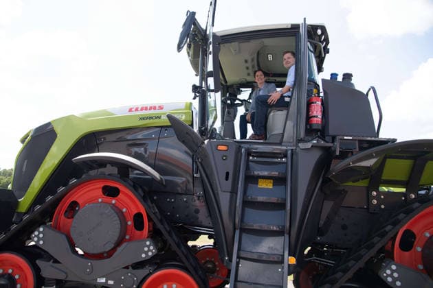 Silke GORISSEN, Gorißen, CDU, Ministerin fuer Landwirtschaft und Verbraucherschutz des Landes Nordrhein-Westfalen, besucht den Landmaschinenhersteller Claas im Rahmen der Tour ,,Starke Zukunft in NRW: KI in Landwirtschaft und Wald,,, Harsewinkel, 21.07.2026 *** Silke GORISSEN, Gorißen, CDU, Minister of Agriculture and Consumer Protection for the State of North Rhine-Westphalia, visits the agricultural machinery manufacturer Claas as part of the tour A Strong Future in North Rhine-Westphalia: AI in Agriculture and Forestry, Harsewinkel, July 21, 2026