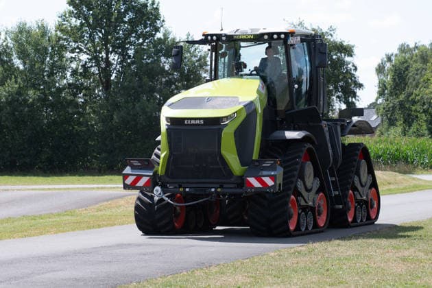 Silke GORISSEN, Gorißen, CDU, Ministerin fuer Landwirtschaft und Verbraucherschutz des Landes Nordrhein-Westfalen, besucht den Landmaschinenhersteller Claas im Rahmen der Tour ,,Starke Zukunft in NRW: KI in Landwirtschaft und Wald,,, Harsewinkel, 21.07.2026 *** Silke GORISSEN, Gorißen, CDU, Minister of Agriculture and Consumer Protection for the State of North Rhine-Westphalia, visits the agricultural machinery manufacturer Claas as part of the tour A Strong Future in North Rhine-Westphalia: AI in Agriculture and Forestry, Harsewinkel, July 21, 2026