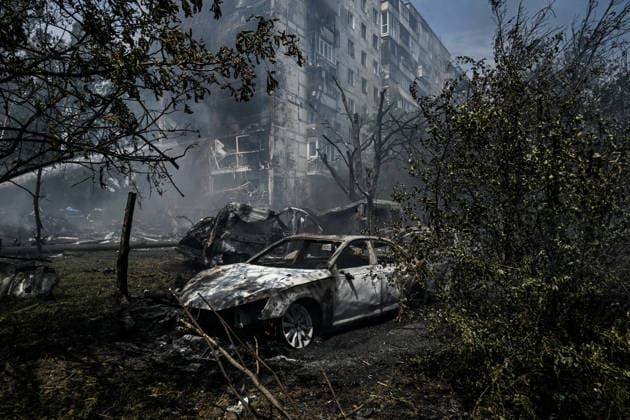 Burnt-out cars are pictured outside an apartment block damaged by a Russian air strike, Zaporizhzhia, Ukraine, July 21, 2026. The Russian army attacked residential quarters of the south-eastern Ukrainian city with guided aerial bombs. At least two people were killed and nine injured. Cars, the apartment block, and non-residential buildings were damaged. The strike sparked fires. (Photo by Dmytro Smolienko Ukrinform) Russians strike Zaporizhzhia with guided bombs againRussians strike Zaporizhzhia with guided bombs again  Copyright: xDmytroxSmolienkox