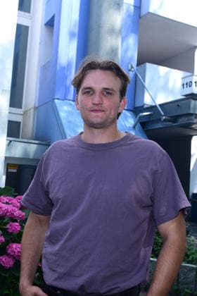 Ludger Boekelmann beim Fototermin am Rande der Dreharbeiten zum ARD Film Mama am 21.07.2026 in Hamburg Ludger Boekelmann attends a set visit of ARD movie Mama on July 21, 2026 in Hamburg, Germany Am Set vom ARD Film Mama mit Harriet Herbig-Matten in Hamburg *** Ludger Boekelmann at a photo shoot on the sidelines of the filming of the ARD movie *Mama* on July 21, 2026, in Hamburg Ludger Boekelmann attends a set visit for the ARD movie *Mama* on July 21, 2026 in Hamburg, Germany On the set of the ARD film *Mama* with Harriet Herbig Matten in Hamburg 