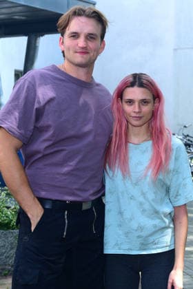 Ludger Boekelmann und Harriet Herbig-Matten beim Fototermin am Rande der Dreharbeiten zum ARD Film Mama am 21.07.2026 in Hamburg Ludger Boekelmann and Harriet Herbig-Matten attend a set visit of ARD movie Mama on July 21, 2026 in Hamburg, Germany Am Set vom ARD Film Mama mit Harriet Herbig-Matten in Hamburg *** Ludger Boekelmann and Harriet Herbig Matten at a photo shoot on the set of the ARD film *Mama* on July 21, 2026, in Hamburg Ludger Boekelmann and Harriet Herbig Matten attend a set visit for the ARD film *Mama* on July 21, 2026 in Hamburg, Germany On the set of the ARD film *Mama* with Harriet Herbig Matten in Hamburg 