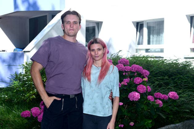 Ludger Boekelmann und Harriet Herbig-Matten beim Fototermin am Rande der Dreharbeiten zum ARD Film Mama am 21.07.2026 in Hamburg Ludger Boekelmann and Harriet Herbig-Matten attend a set visit of ARD movie Mama on July 21, 2026 in Hamburg, Germany Am Set vom ARD Film Mama mit Harriet Herbig-Matten in Hamburg *** Ludger Boekelmann and Harriet Herbig Matten at a photo shoot on the set of the ARD film *Mama* on July 21, 2026, in Hamburg Ludger Boekelmann and Harriet Herbig Matten attend a set visit for the ARD film *Mama* on July 21, 2026 in Hamburg, Germany On the set of the ARD film *Mama* with Harriet Herbig Matten in Hamburg 