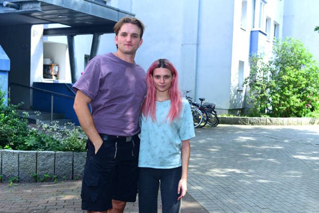 Ludger Boekelmann und Harriet Herbig-Matten beim Fototermin am Rande der Dreharbeiten zum ARD Film Mama am 21.07.2026 in Hamburg Ludger Boekelmann and Harriet Herbig-Matten attend a set visit of ARD movie Mama on July 21, 2026 in Hamburg, Germany Am Set vom ARD Film Mama mit Harriet Herbig-Matten in Hamburg *** Ludger Boekelmann and Harriet Herbig Matten at a photo shoot on the set of the ARD film *Mama* on July 21, 2026, in Hamburg Ludger Boekelmann and Harriet Herbig Matten attend a set visit for the ARD film *Mama* on July 21, 2026 in Hamburg, Germany On the set of the ARD film *Mama* with Harriet Herbig Matten in Hamburg 