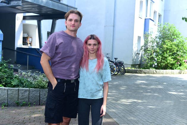 Ludger Boekelmann und Harriet Herbig-Matten beim Fototermin am Rande der Dreharbeiten zum ARD Film Mama am 21.07.2026 in Hamburg Ludger Boekelmann and Harriet Herbig-Matten attend a set visit of ARD movie Mama on July 21, 2026 in Hamburg, Germany Am Set vom ARD Film Mama mit Harriet Herbig-Matten in Hamburg *** Ludger Boekelmann and Harriet Herbig Matten at a photo shoot on the set of the ARD film *Mama* on July 21, 2026, in Hamburg Ludger Boekelmann and Harriet Herbig Matten attend a set visit for the ARD film *Mama* on July 21, 2026 in Hamburg, Germany On the set of the ARD film *Mama* with Harriet Herbig Matten in Hamburg 