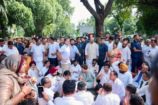 RECORD DATE NOT STATED Congress protests at Lok Kalyan Marg, demanding the resignations of PM Modi and Dharmendra Pradhan New Delhi, Jul 21 (ANI): Lok Sabha LoP Rahul Gandhi, with Congress leaders Priyanka Gandhi Vadra, KC Venugopal, and others, holds a protest at Lok Kalyan Marg, demanding the resignations of Prime Minister Narendra Modi and Education Minister Dharmendra Pradhan, in New Delhi on Tuesday. (@IYC X ANI Photo) New Delhi Delhi India Copyright: xANIx ANI_20260721416