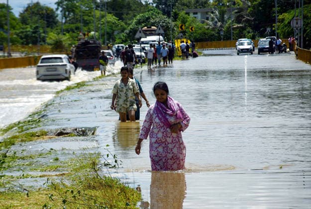 Flood-Affected Residents Carry Belongings to Safety as Floodwaters Submerge Homes in Assam™s Jorhat Jorhat Assam , Jul 21 (ANI): Flood-affected residents wade through inundated waters carrying their belongings to safer ground in Teok as floodwaters submerge homes and surrounding areas, in Jorhat on Tuesday. Jorhat Assam India Copyright: xANIx ANI_20260721431
