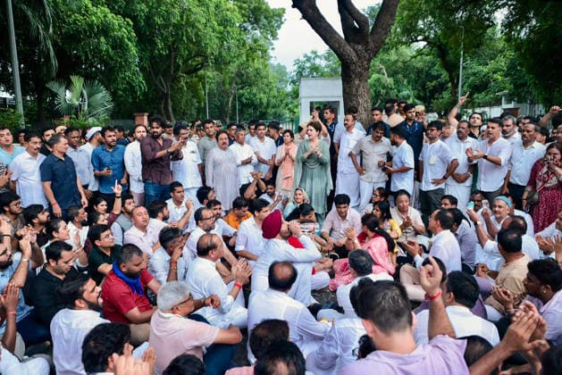 RECORD DATE NOT STATED Congress leaders Priyanka Gandhi Vadra, KC Venugopal and others, hold a protest outside the PM s residence at Lok Kalyan Marg New Delhi, Jul 21 (ANI): Congress leaders Priyanka Gandhi Vadra, KC Venugopal and others, hold a protest outside the PM s residence at Lok Kalyan Marg, demanding the resignations of Prime Minister Narendra Modi and Education Minister Dharmendra Pradhan, in New Delhi on Tuesday. (@IYC X ANI Photo) New Delhi Delhi India Copyright: xANIx ANI_20260721488