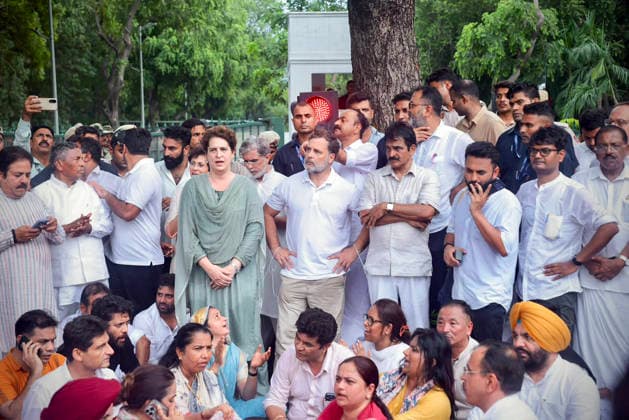 RECORD DATE NOT STATED Lok Sabha LoP Rahul Gandhi, Congress leaders Priyanka Gandhi Vadra, KC Venugopal and others, hold a protest outside the PM s residence at Lok Kalyan Marg New Delhi, Jul 21 (ANI): Lok Sabha LoP Rahul Gandhi, Congress leaders Priyanka Gandhi Vadra, KC Venugopal and others, hold a protest outside the PM s residence at Lok Kalyan Marg, demanding the resignations of Prime Minister Narendra Modi and Education Minister Dharmendra Pradhan, in New Delhi on Tuesday. (@IYC X ANI Photo) New Delhi Delhi India Copyright: xANIx ANI_20260721497