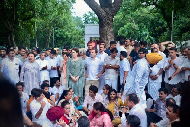RECORD DATE NOT STATED Lok Sabha LoP Rahul Gandhi, Congress leaders Priyanka Gandhi Vadra, KC Venugopal and others, hold a protest outside the PM s residence at Lok Kalyan Marg New Delhi, Jul 21 (ANI): Lok Sabha LoP Rahul Gandhi, Congress leaders Priyanka Gandhi Vadra, KC Venugopal and others, hold a protest outside the PM s residence at Lok Kalyan Marg, demanding the resignations of Prime Minister Narendra Modi and Education Minister Dharmendra Pradhan, in New Delhi on Tuesday. (@IYC X ANI Photo) New Delhi Delhi India Copyright: xANIx ANI_20260721500