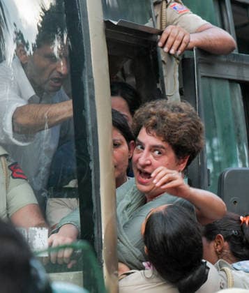 Police detains Congress MP Priyanka Gandhi near PM Modi™s residence New Delhi, Jul 21 (ANI): Congress General Secretary Priyanka Gandhi being detained from the protest site near Prime Minister Narendra Modi™s residence by Police during a protest at Lok Kalyan Marg, demanding resignation of Prime Minister Narendra Modi and Education Minister Dharmendra Pradhan, in New Delhi on Tuesday. New Delhi Delhi India Copyright: xANIx ANI_20260721558