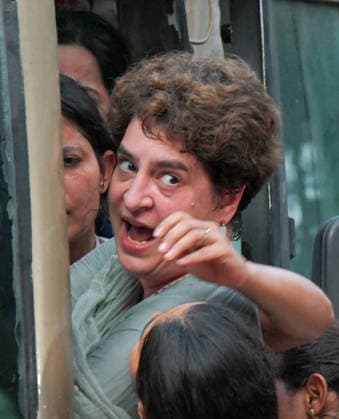 Police detains Congress MP Priyanka Gandhi near PM Modi™s residence New Delhi, Jul 21 (ANI): Congress General Secretary Priyanka Gandhi being detained from the protest site near Prime Minister Narendra Modi™s residence by Police during a protest at Lok Kalyan Marg, demanding resignation of Prime Minister Narendra Modi and Education Minister Dharmendra Pradhan, in New Delhi on Tuesday. New Delhi Delhi India Copyright: xANIx ANI_20260721562