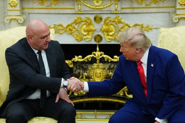 July 21, 2026, Washington, District Of Columbia, USA: United States President Donald J Trump and President Joseph Aoun of the Republic of Lebanon shake hands as they meet in the Oval Office of the White House in Washington, DC, USA, on Tuesday, July 21, 2026. Aoun is in Washington to present a proposal designed to disarm the Iran-backed militant group Hezbollah and secure Israel s withdrawal from Lebanon Washington USA - ZUMAs152 20260721_faa_s152_015 Copyright: xAaronxSchwartzx-xPoolxviaxCNPx