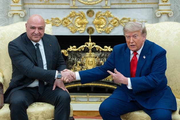 July 21, 2026, Washington, District Of Columbia, USA: United States President Donald J Trump shakes hands with President Joseph Aoun of the Republic of Lebanon in the Oval Office of the White House in Washington, DC, USA, on Tuesday, July 21, 2026. Aoun is in Washington to present a proposal designed to disarm the Iran-backed militant group Hezbollah and secure Israel s withdrawal from Lebanon Washington USA  - ZUMAs152 20260721_faa_s152_034 Copyright: xAaronxSchwartzx-xPoolxviaxCNPx