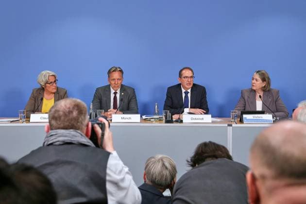 Berlin, Deutschland, 21.07.2026: Haus der Bundespressekonferenz: Bundeslagebild Sexualdelikte zum Nachteil von Kindern und Jugendlichen 2025: Kerstin Claus, unabhängige Bundesbeauftragte gegen sexuellen Missbrauch von Kindern und Jugendlichen (UBSKM), Holger Münch, Präsident des Bundeskriminalamtes (BKA), Bundesminister des Innern Alexander Dobrindt (CSU) und Angela Wefers (BPK) *** Berlin, Germany, July 21, 2026, Federal Press Conference Center: Federal Overview of Sexual Offenses Against Children and Adolescents in 2025; Kerstin Claus, Independent Federal Commissioner for the Protection of Children and Adolescents Against Sexual Abuse (UBSKM), Holger Münch, President of the Federal Criminal Police Office (BKA), Federal Minister of the Int Copyright: xdtsxNachrichtenagenturx dts_128116