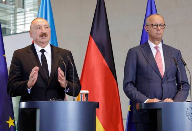 Ilham Alijew, Präsident Aserbaidschans, Friedrich Merz, Bundeskanzler,, Deutschland, Berlin, Bundeskanzleramt, Pressekonferenz des BK und des Präsidenten der Republik Aserbaidschan, Ilham Alijew *** Ilham Aliyev, President of Azerbaijan; Friedrich Merz, Federal Chancellor; Germany; Berlin; Federal Chancellery; Joint press conference of the Federal Chancellor and the President of the Republic of Azerbaijan, Ilham Aliyev